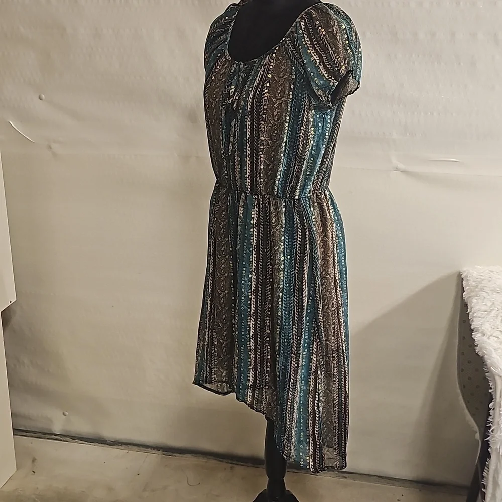 NWT Maurices short sleeve high low lined multi color dress size medium